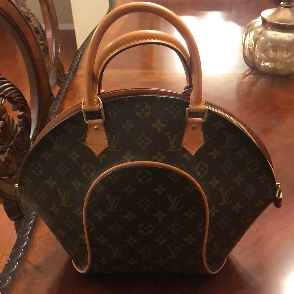 Authentic Louis Vuitton ellipse monogram bag